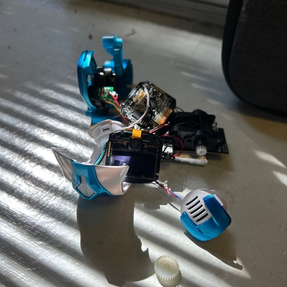 Aki Cosmo robot With case - Picture 4 of 4